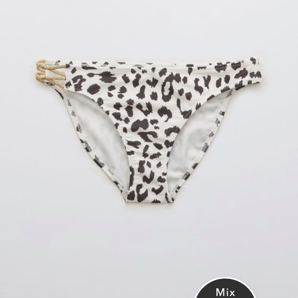 BRAND NEW Leopard bikini bottoms
